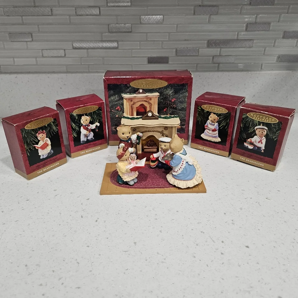 Vintage 1993 Hallmark Keepsake The Bearingers Set + Flickering Fireplace Display